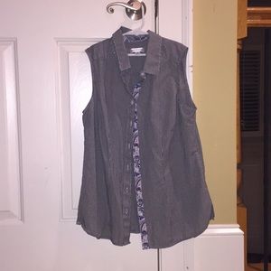Collared sleeveless shirt